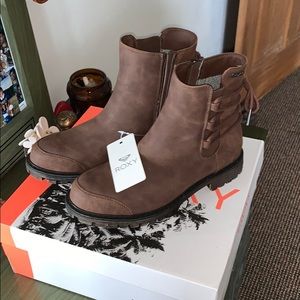Roxy boots